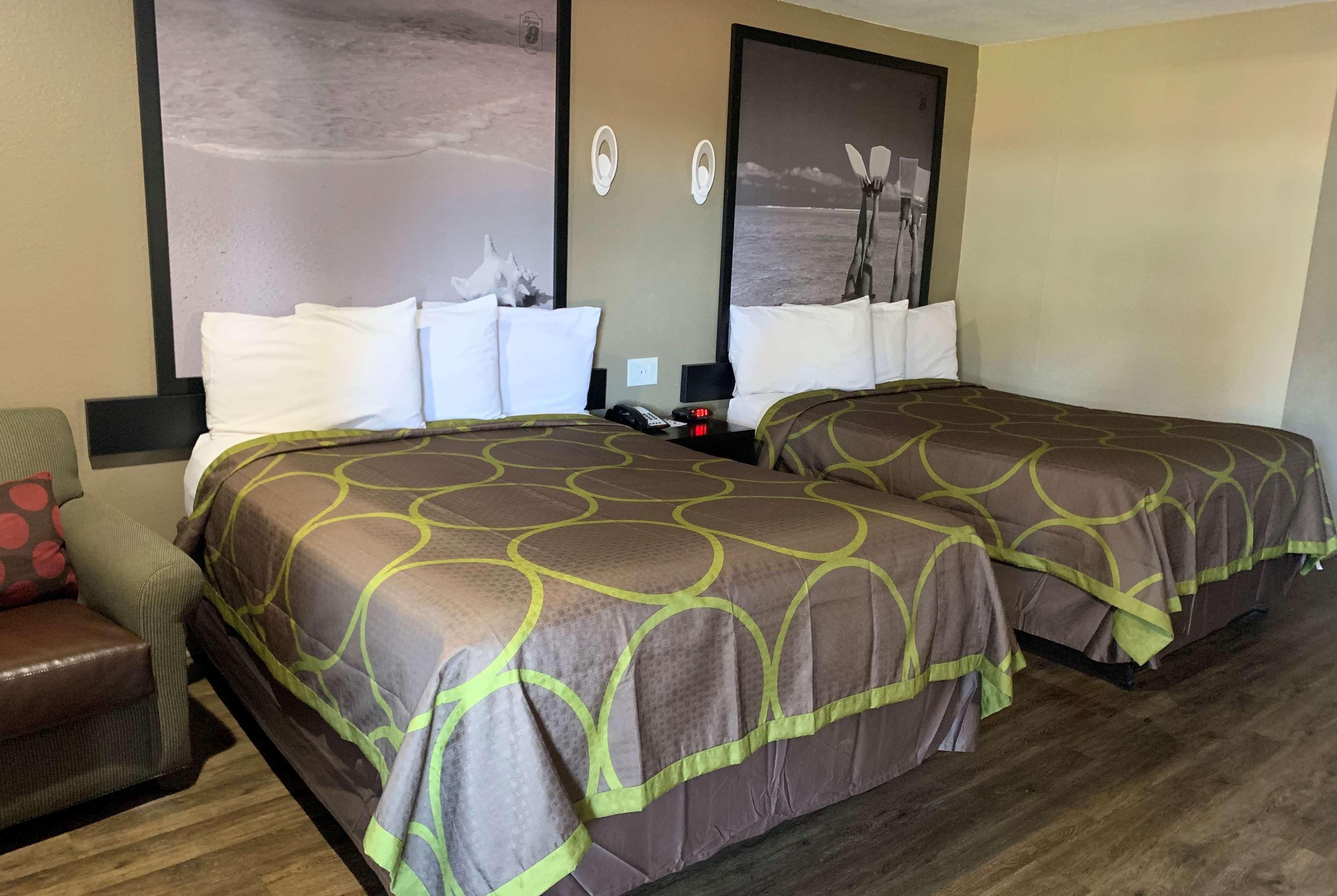Super 8 By Wyndham Pensacola Nas Area Motel Beach Haven