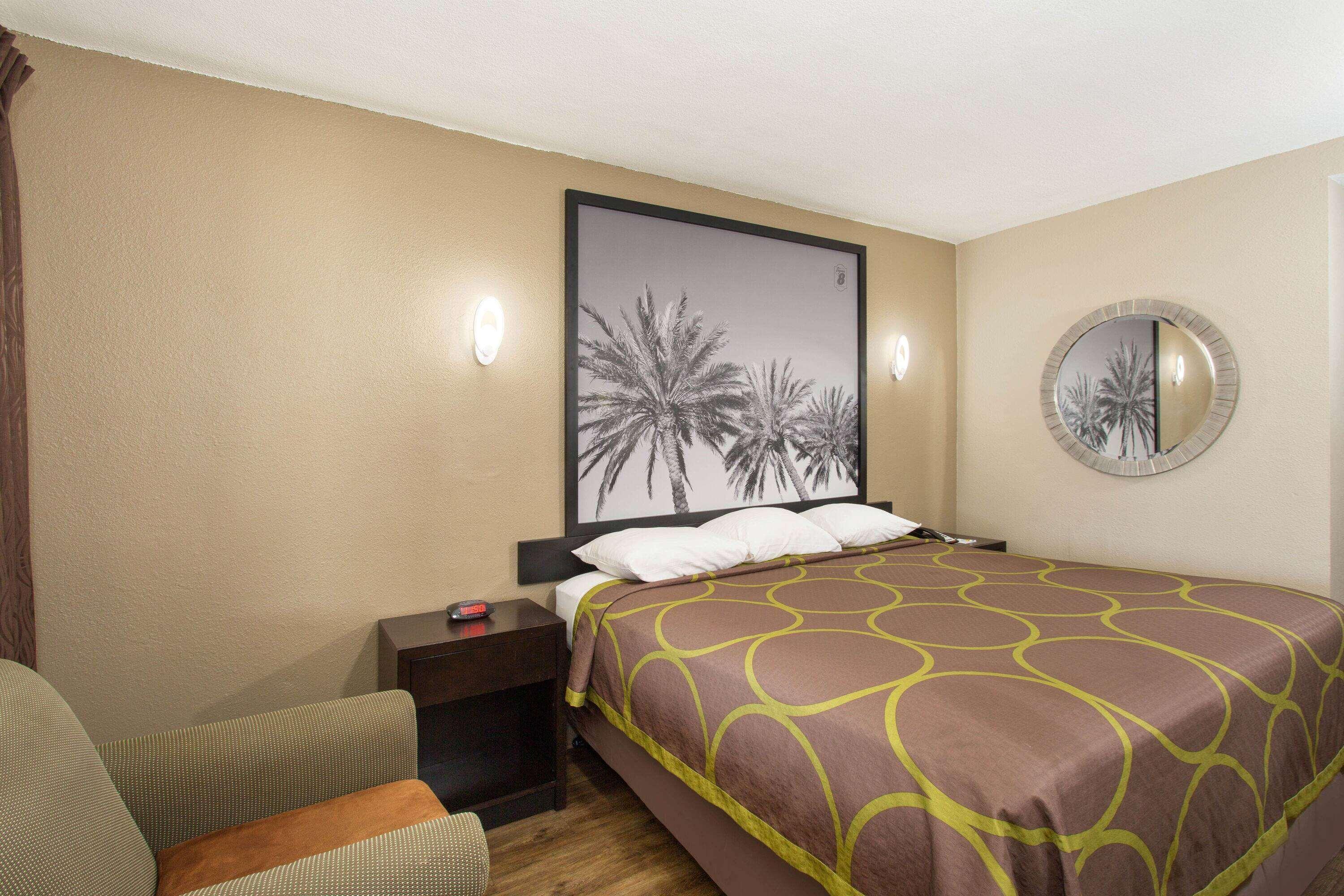 Super 8 By Wyndham Pensacola Nas Area Motel 2*
