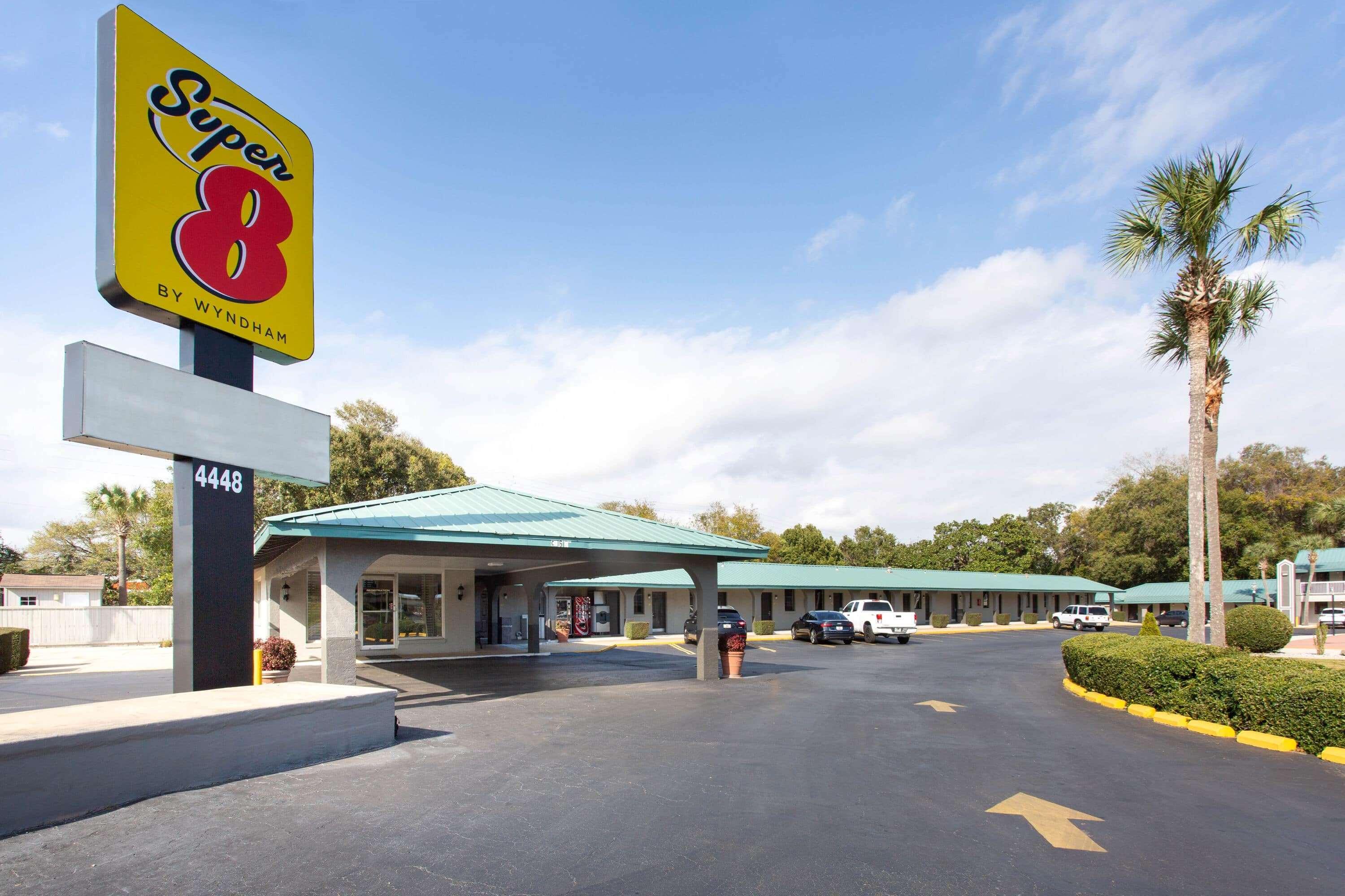 Super 8 By Wyndham Pensacola Nas Area Motel Beach Haven